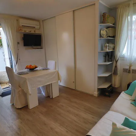 Apartment Superbe T2 Climatise Avec Terrasses Et Parking, Classe 3⭐⭐⭐, A 500m De La Plage - - Fr-1-472-183